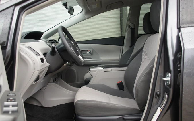 Toyota Prius cena 62000 przebieg: 88560, rok produkcji 2017 z Zwoleń małe 79